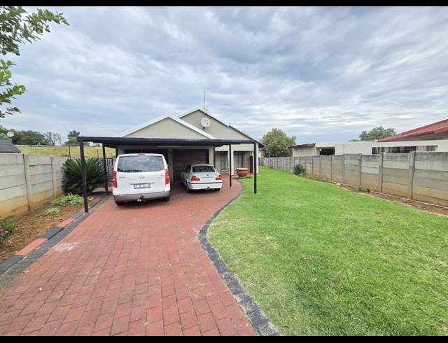3 BEDROOM FREEHOLD FOR SALE IN BRACKENHURST